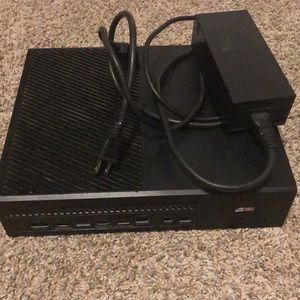 xbox one 500 gb+ 2 games + power cord.